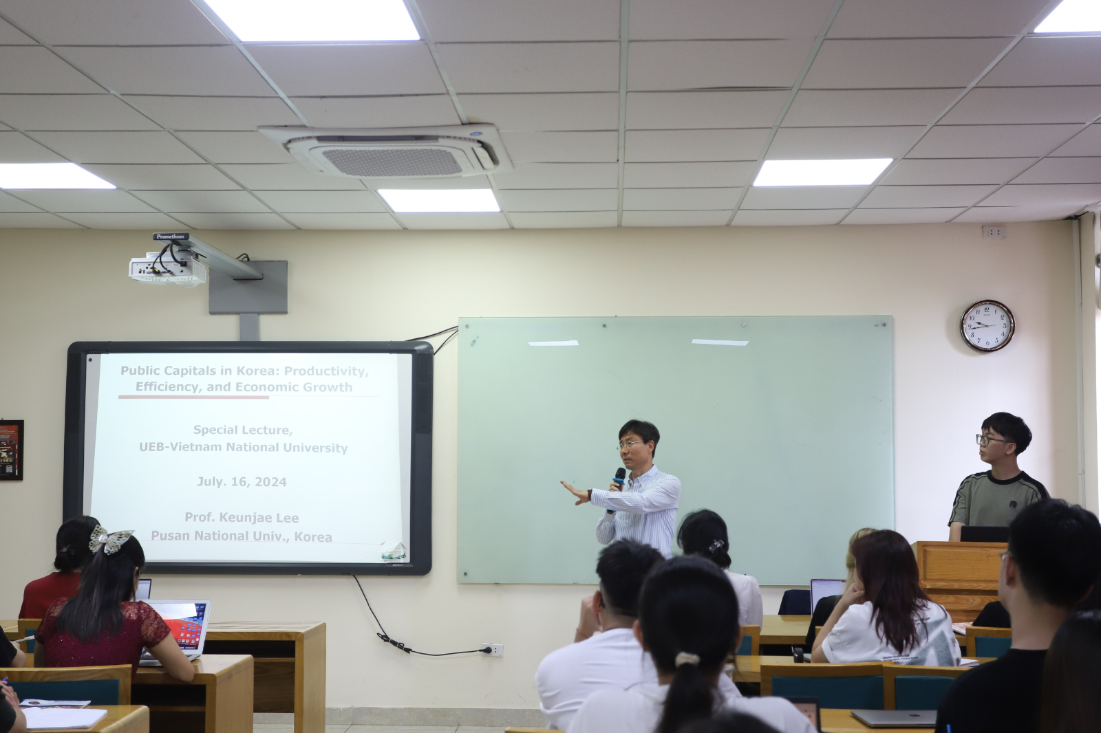 Thúc đẩy môi trường học quốc tế cho sinh viên UEB - SITE với lớp học của giáo sư Đại học Quốc gia Pusan, Hàn Quốc